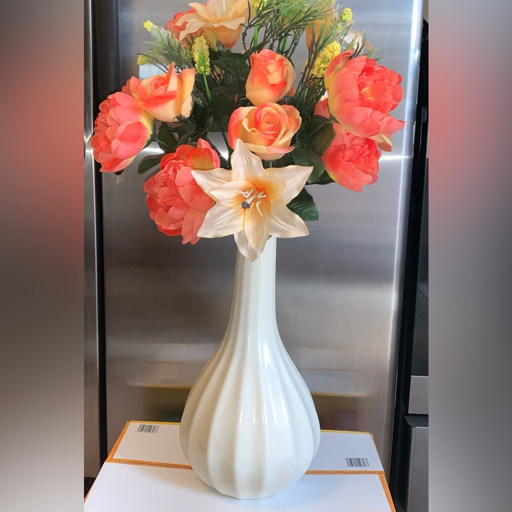 Royal Haeger White Onion bulb shape Large Vase 16” tall 2005